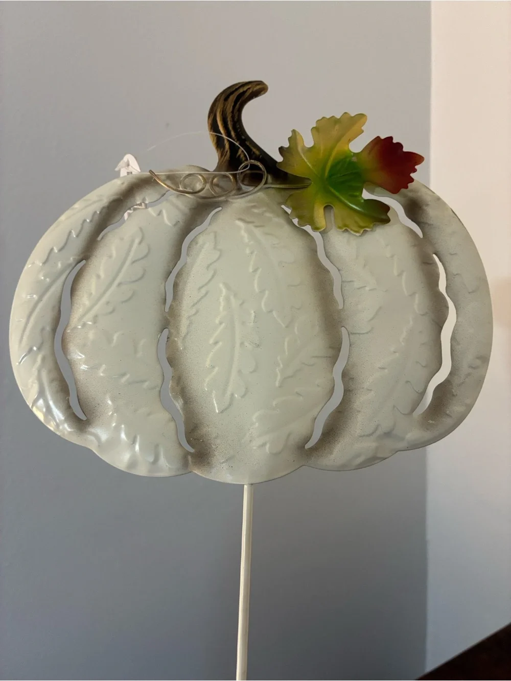 NWT- Set of 6- Embossed Leaf Design- Metal Pumpkin Yard Stakes